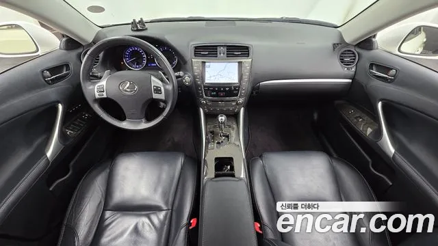 Lexus IS — интерьер