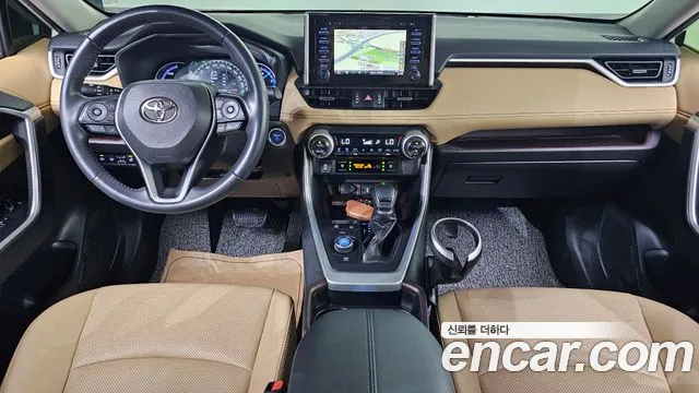 Toyota RAV4 — интерьер