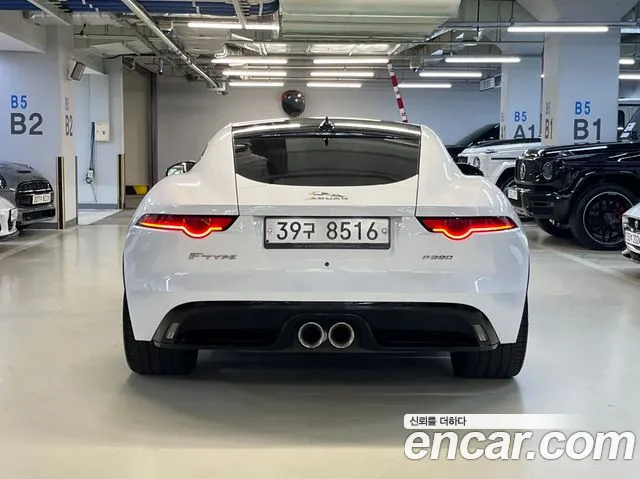 Jaguar F-Type — интерьер
