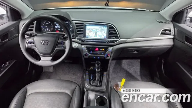 Hyundai Elantra — интерьер