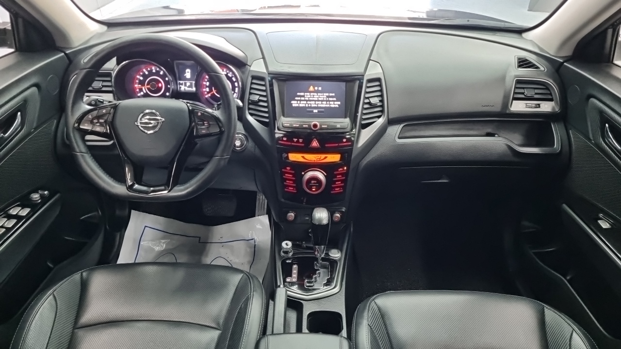 KG Mobility Tivoli — интерьер