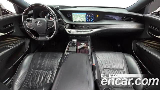 Lexus LS — интерьер
