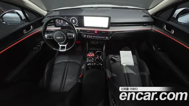 Kia K5 — интерьер
