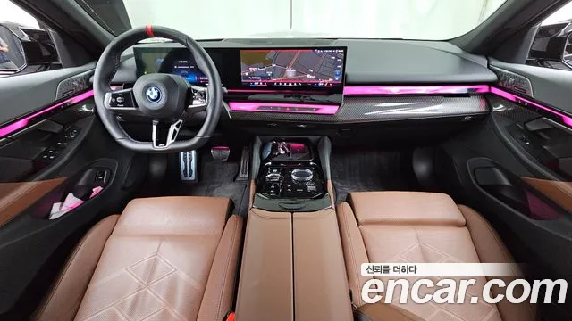 BMW i5 — интерьер