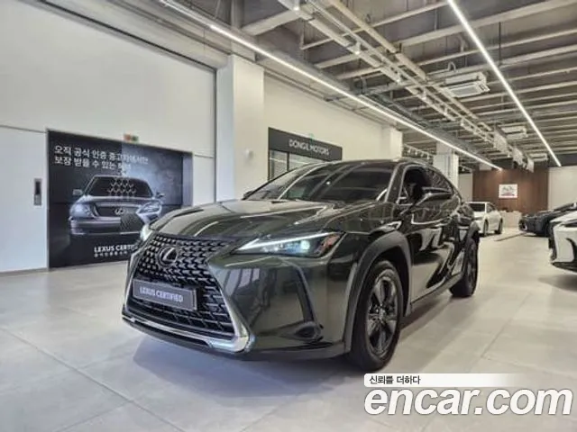 Lexus UX — экстерьер
