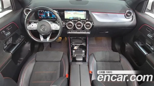 Mercedes-Benz EQA — интерьер