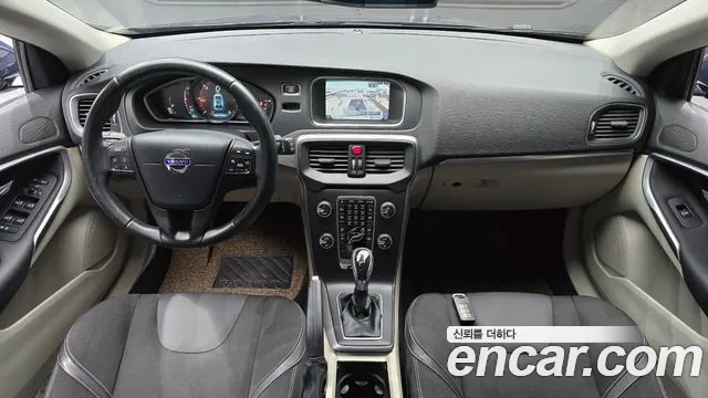 Volvo V40 — интерьер