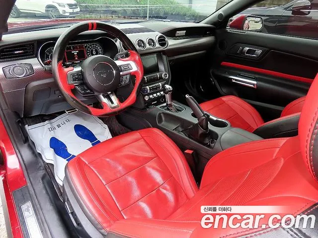 Ford Mustang — интерьер
