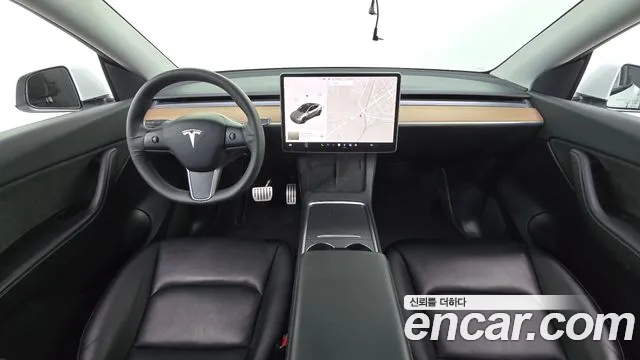 Tesla Model Y — интерьер