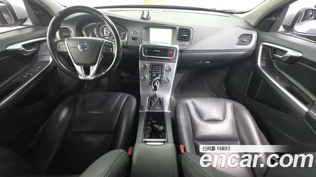 Volvo V60 — интерьер
