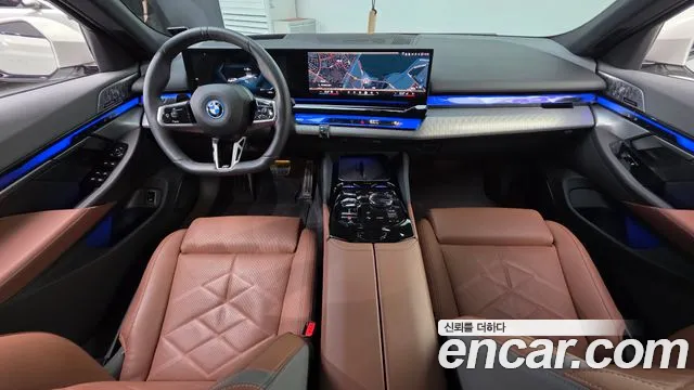 BMW i5 — интерьер