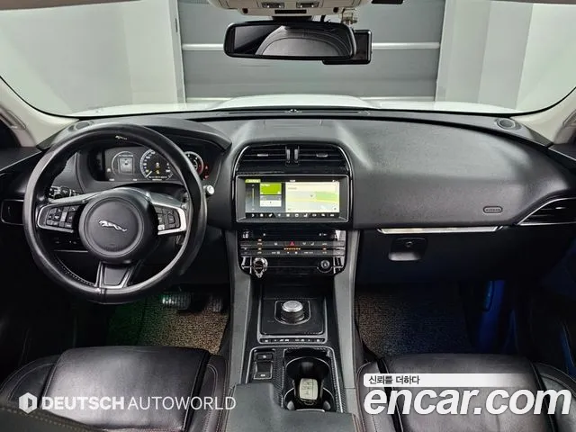 Jaguar F-Pace — интерьер