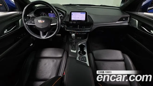 Cadillac CT4 — интерьер