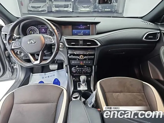 Infiniti Q30 — интерьер