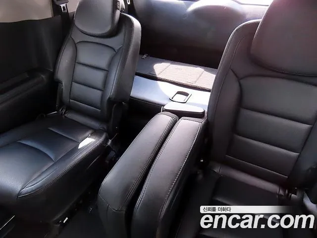 KG Mobility Korando — интерьер