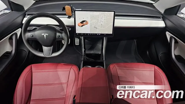 Tesla Model 3 — интерьер