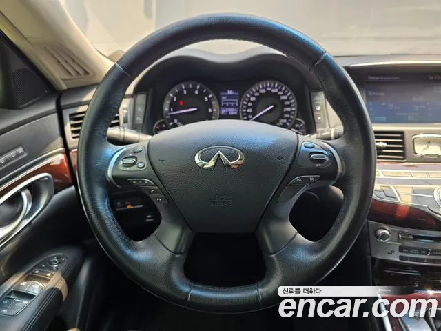 Infiniti Q70 — интерьер