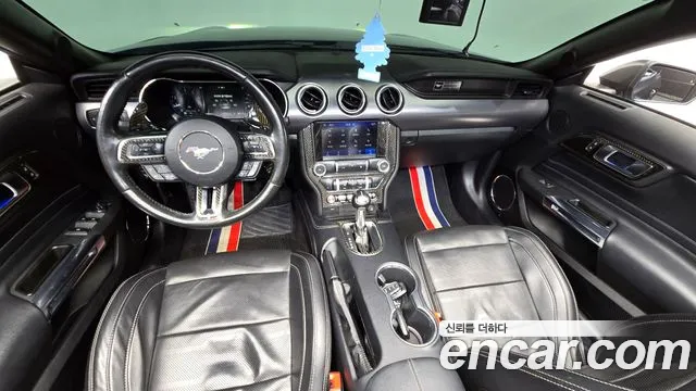 Ford Mustang — интерьер