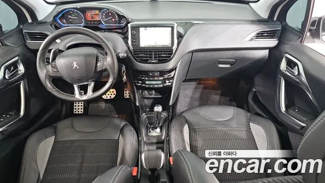 Peugeot 2008 — интерьер