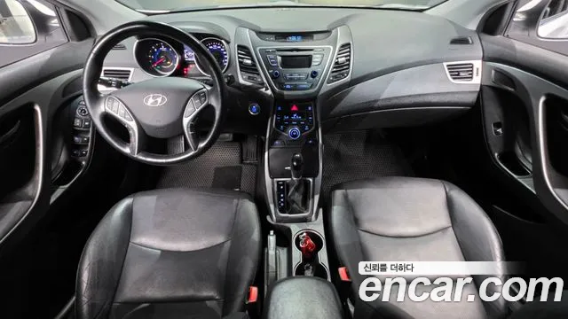 Hyundai Elantra — интерьер