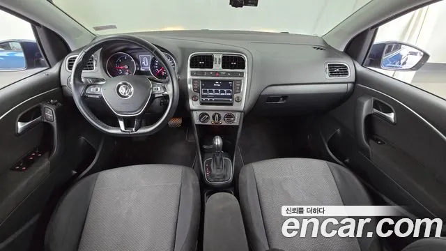 Volkswagen Polo — интерьер