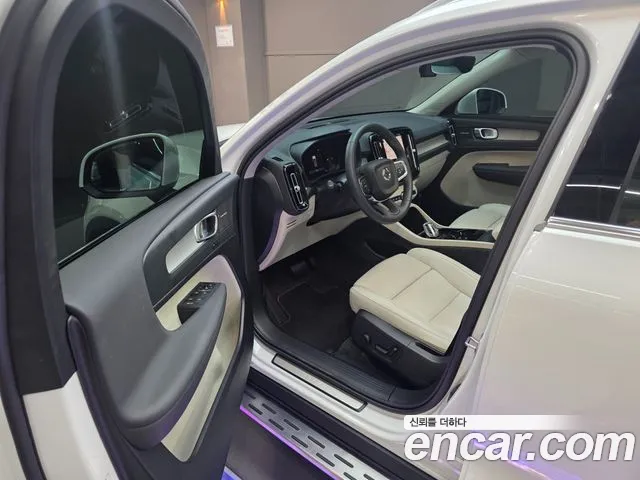 Volvo XC40 — интерьер