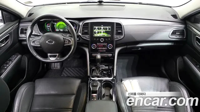 Renault Korea SM6 — интерьер