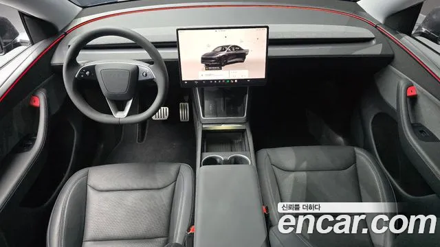 Tesla Model Y — интерьер