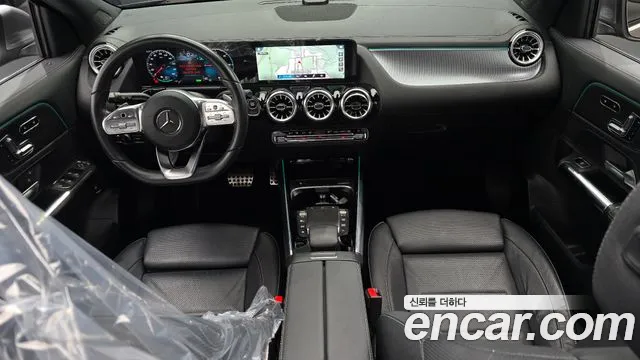 Mercedes-Benz EQA — интерьер