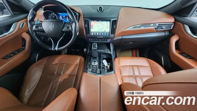 Maserati Levante — интерьер