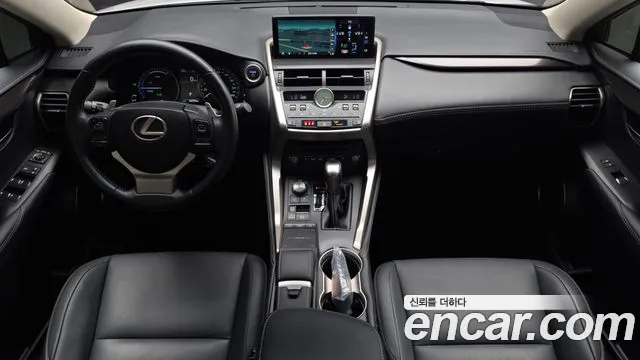 Lexus NX — интерьер