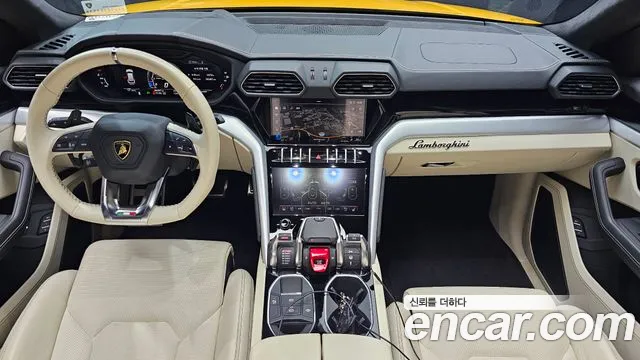 Lamborghini Urus — интерьер