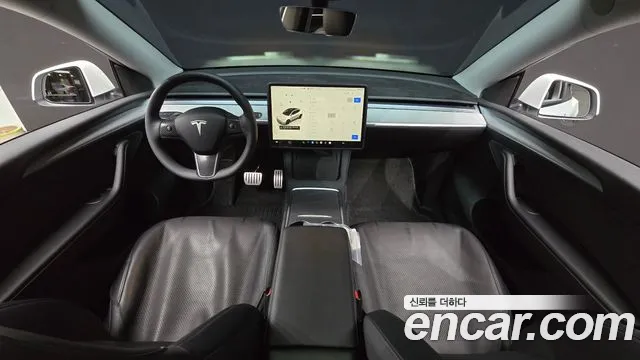 Tesla Model Y — интерьер