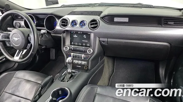Ford Mustang — интерьер