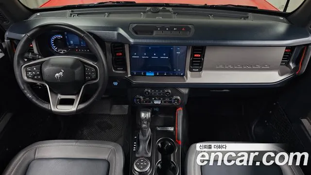 Ford Bronco — интерьер