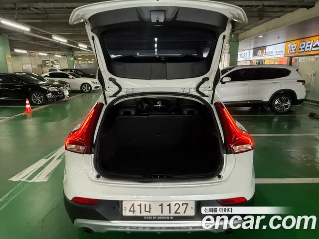 Volvo V40 — интерьер