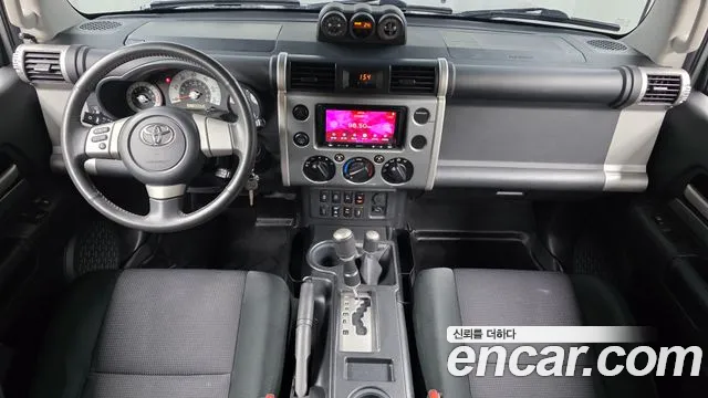 Toyota FJ Cruiser — интерьер