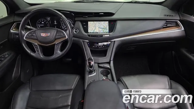 Cadillac XT5 — интерьер
