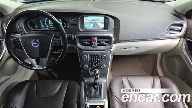 Volvo V40 — интерьер