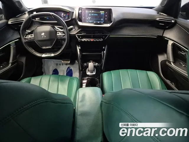 Peugeot 2008 — интерьер