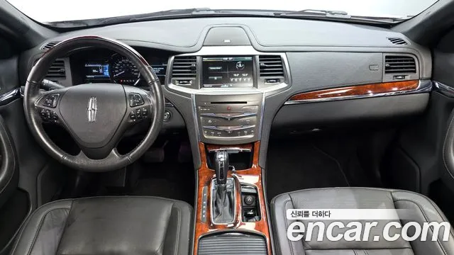 Lincoln MKS — интерьер