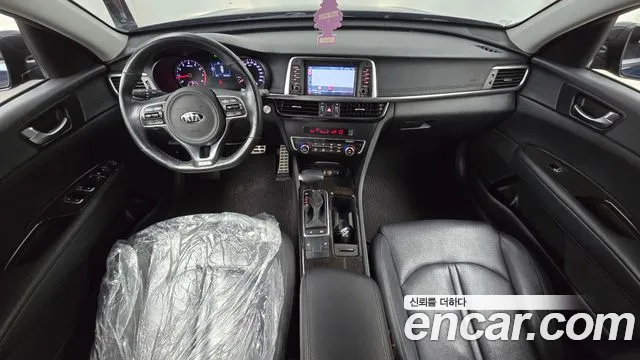 Kia K5 — интерьер