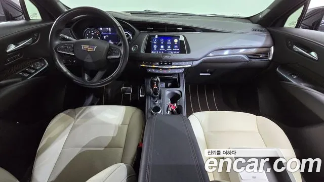 Cadillac XT4 — интерьер