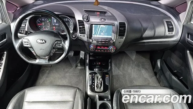 Kia K3 — интерьер