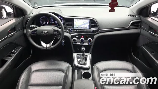 Hyundai Elantra — интерьер