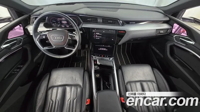 Audi e-tron — интерьер
