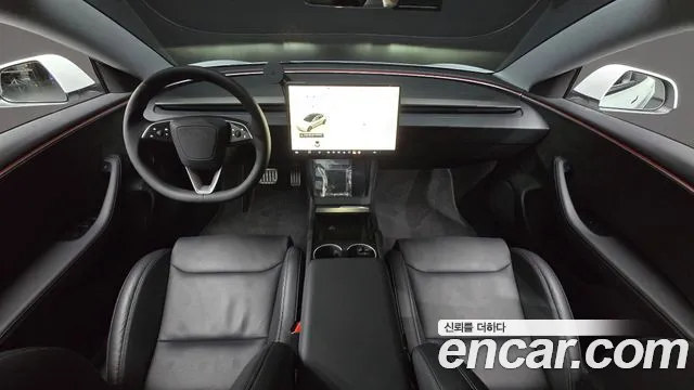 Tesla Model 3 — интерьер