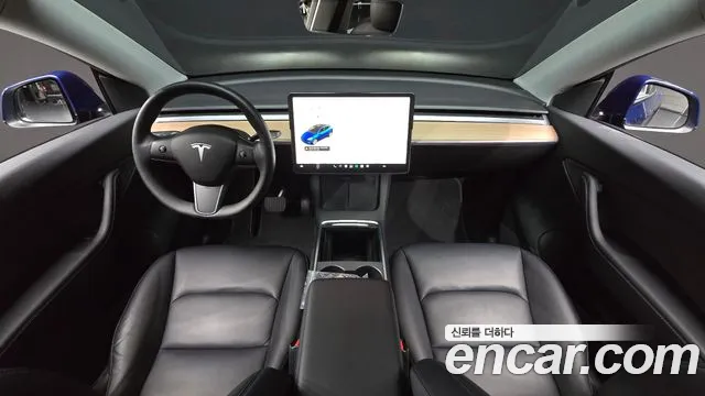Tesla Model Y — интерьер