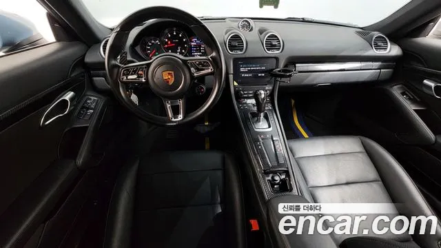 Porsche 718 — интерьер