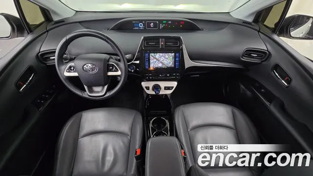 Toyota Prius — интерьер